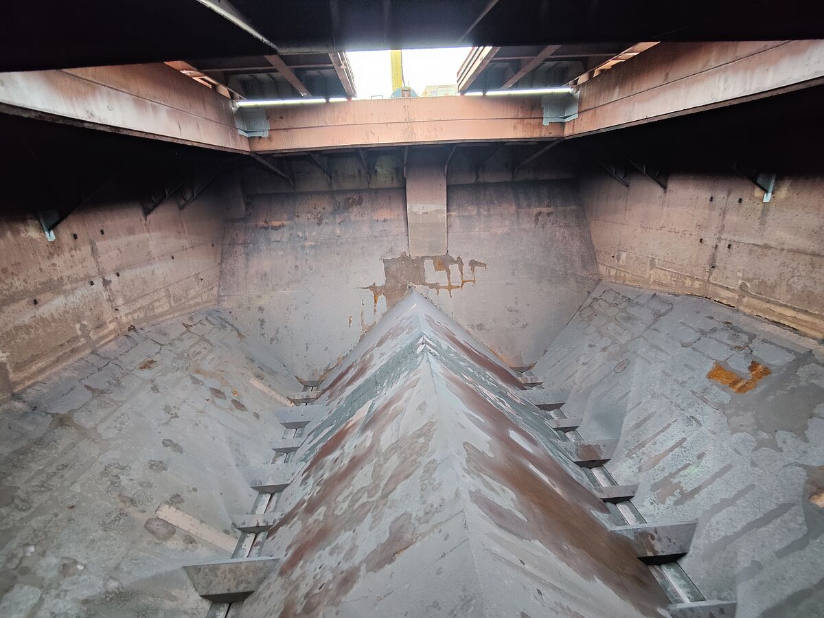 Ein Blick in den vorderen Frachtraum des Schiffes. Die Position entspricht ca. der Installationshöhe eines Sensorknotens.