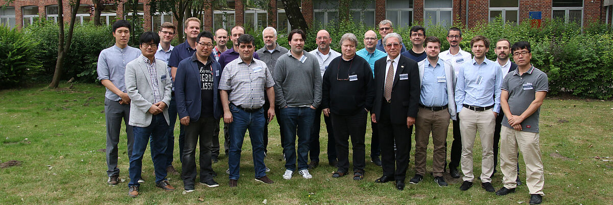 Gruppenfoto Workshop Optimum auf dem Campus in Warnemünde